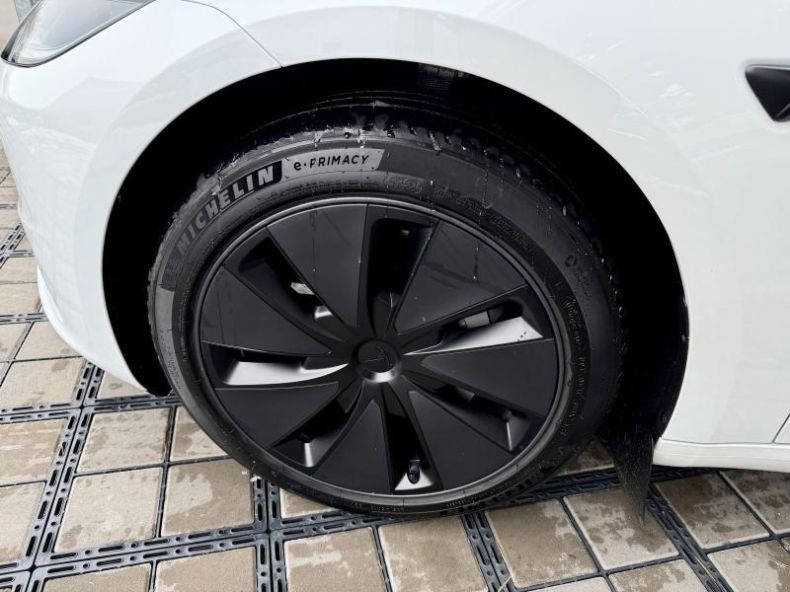 Tesla Model 3 - hlavní fotka