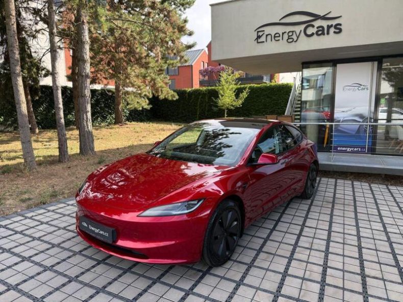 Tesla Model 3 - hlavní foto