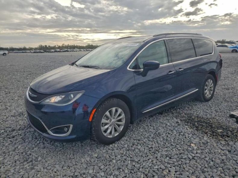 Chrysler Pacifica - hlavní foto