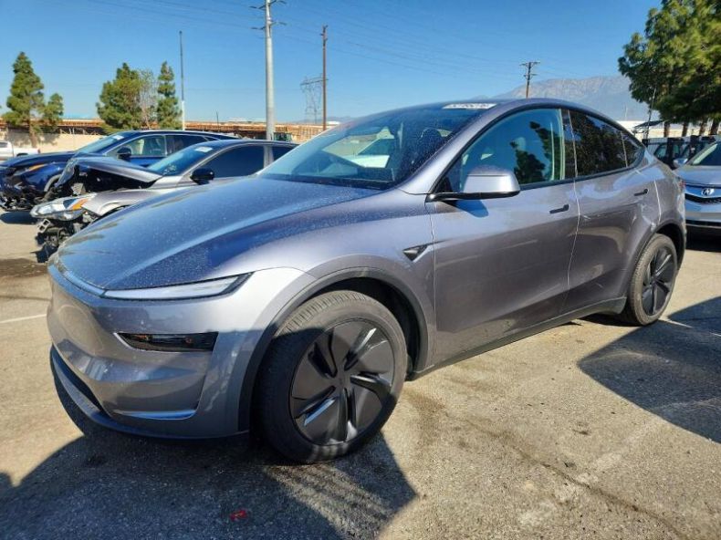 Tesla Model Y - hlavní foto