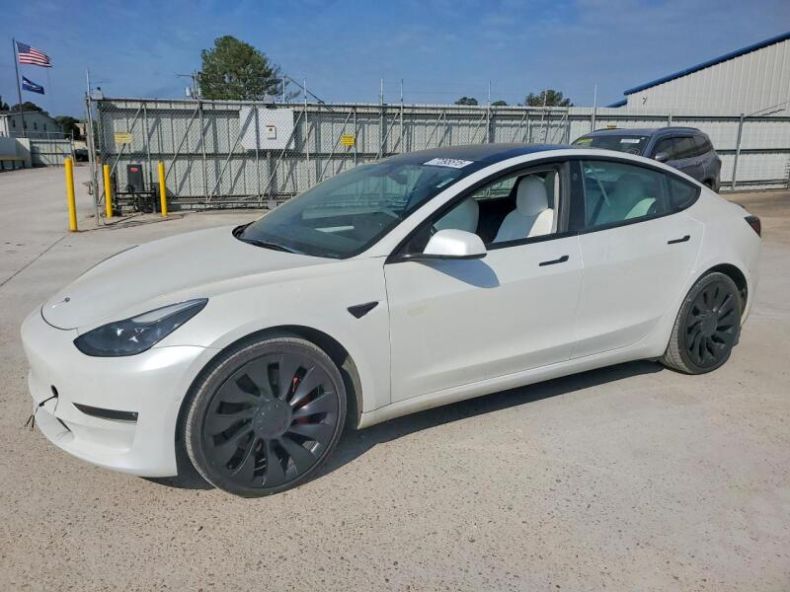 Tesla Model 3 - hlavní foto