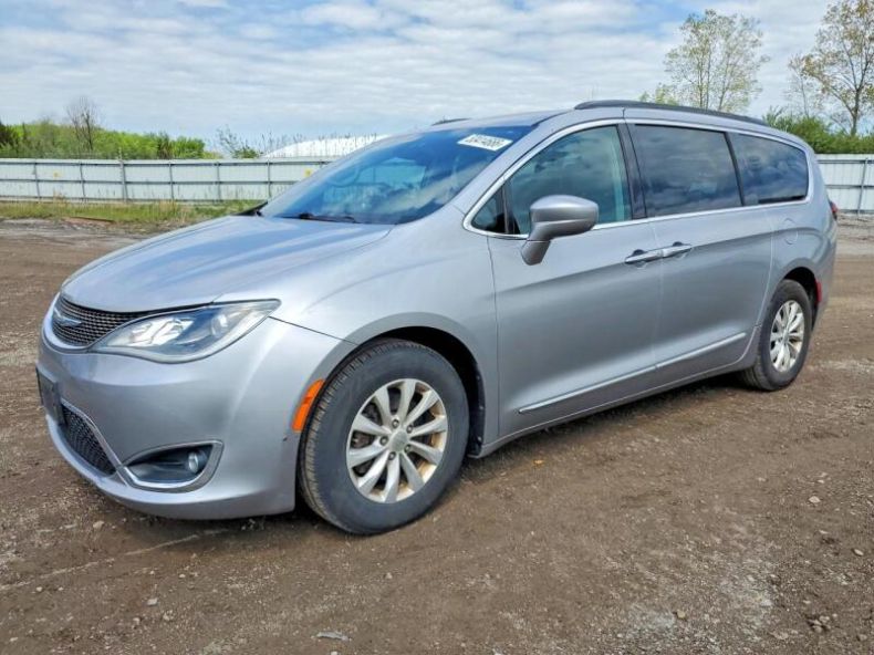 Chrysler Pacifica - hlavní foto