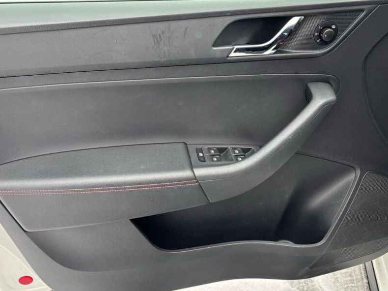 Škoda Rapid - hlavní fotka