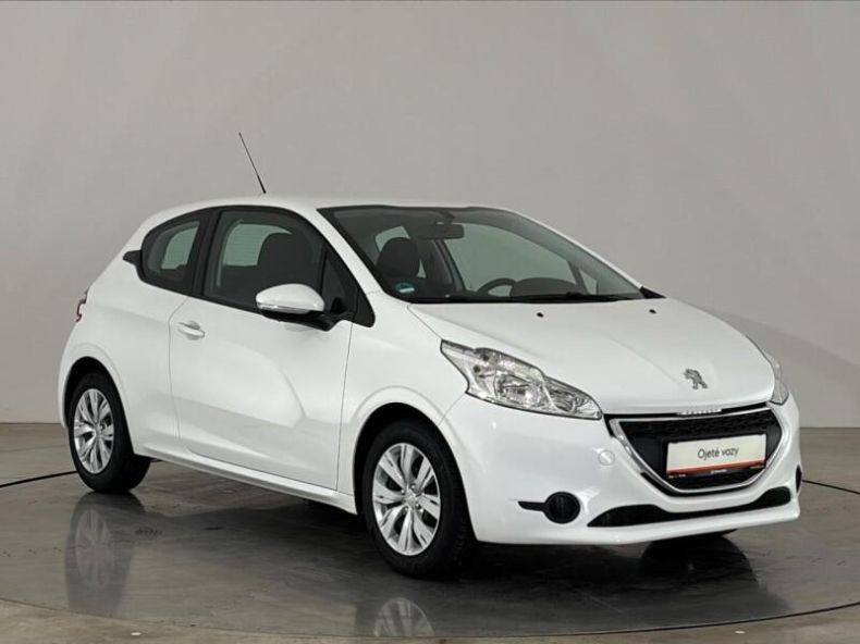 Peugeot 208 - hlavní fotka