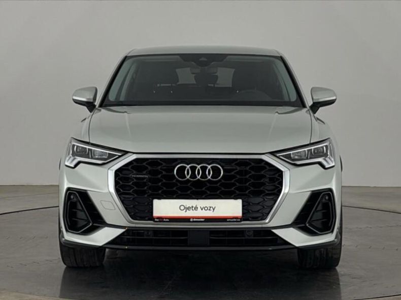 Audi Q3 - hlavní fotka