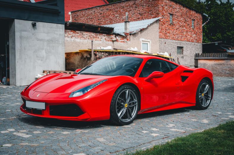 Ferrari 488 - hlavní foto