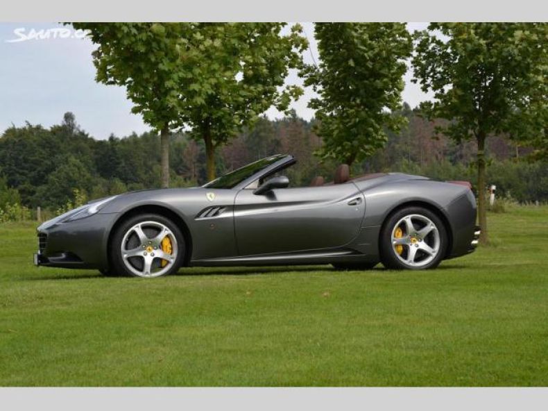 Ferrari California - hlavní fotka