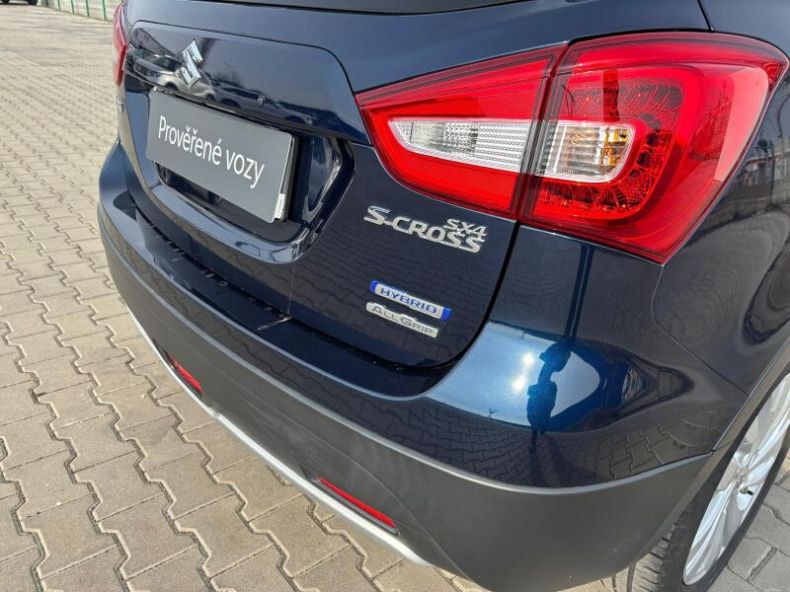 Suzuki SX4 - hlavní fotka