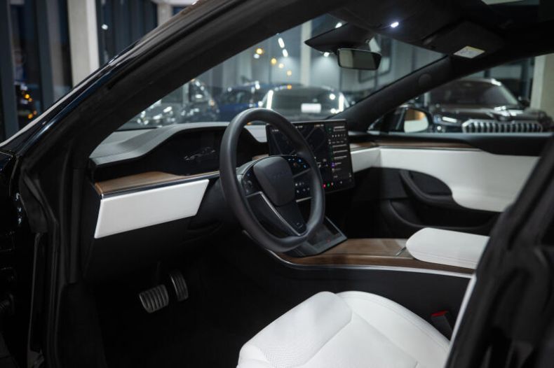 Tesla S-type - hlavní fotka