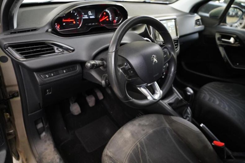 Peugeot 208 - hlavní fotka