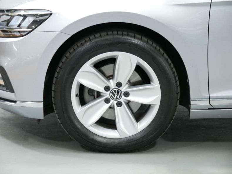 Volkswagen Passat - hlavní fotka