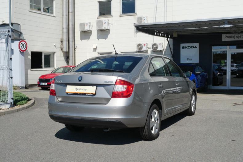 Škoda Rapid - hlavní fotka