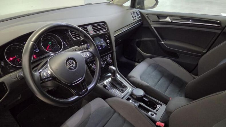 Volkswagen Golf - hlavní fotka