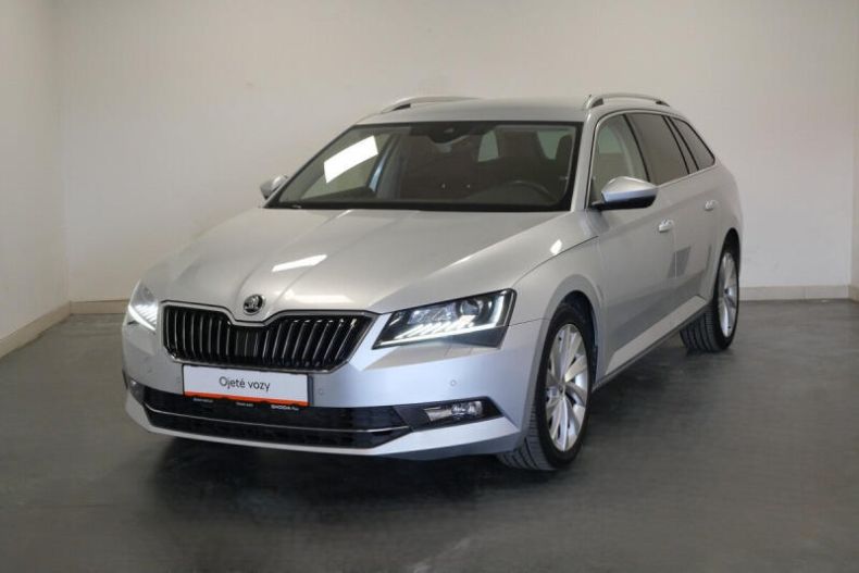 Škoda Superb - hlavní foto
