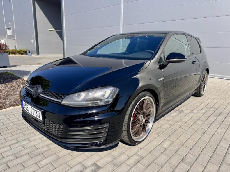 Volkswagen Golf - hlavní fotka