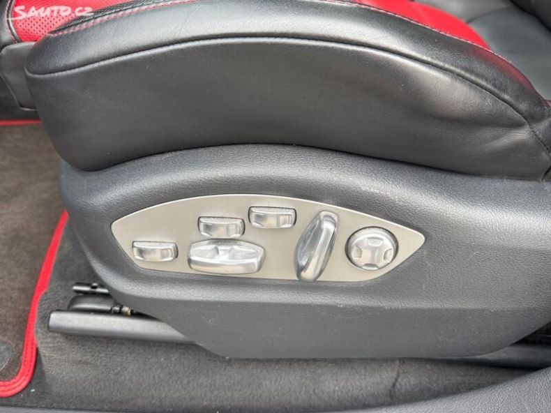 Porsche Cayenne - hlavní fotka