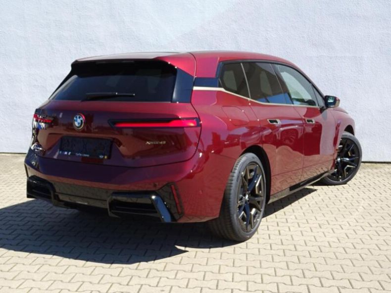 BMW iX - hlavní fotka