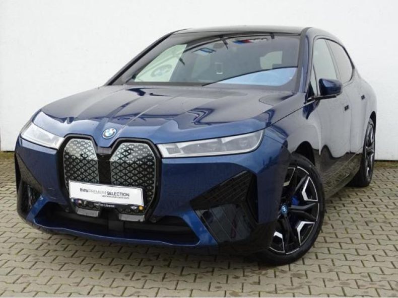 BMW iX - hlavní foto