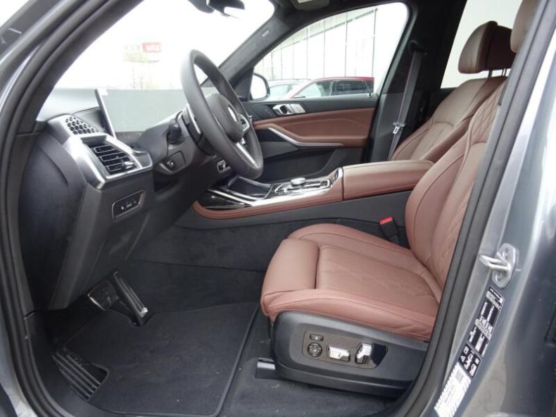 BMW X7 - hlavní fotka
