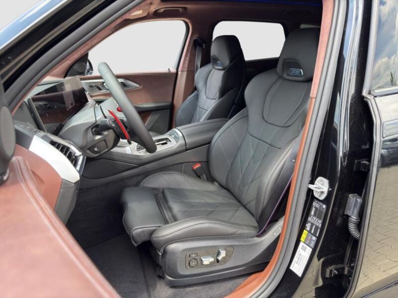 BMW XM - hlavní fotka
