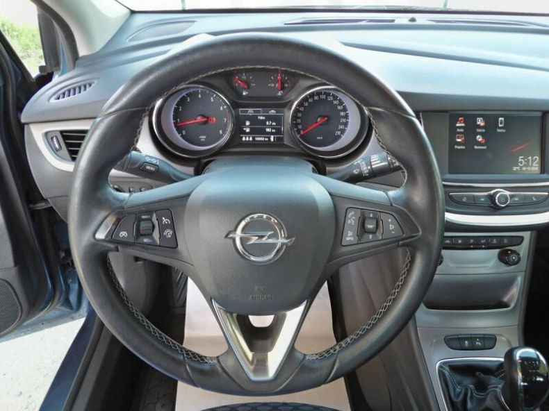 Opel Astra - hlavní fotka